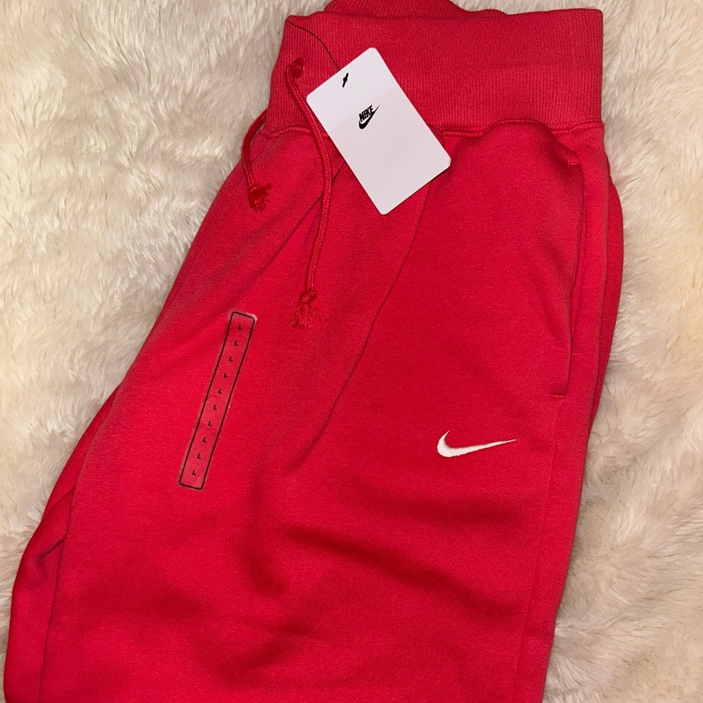 Nike Women's High-Waisted Oversized Tracksuit Bottoms